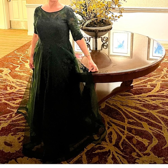 Mother of the Bride Emerald La Femme Floral Lace and Tulle Long Gown Nordstrom - Picture 3 of 9